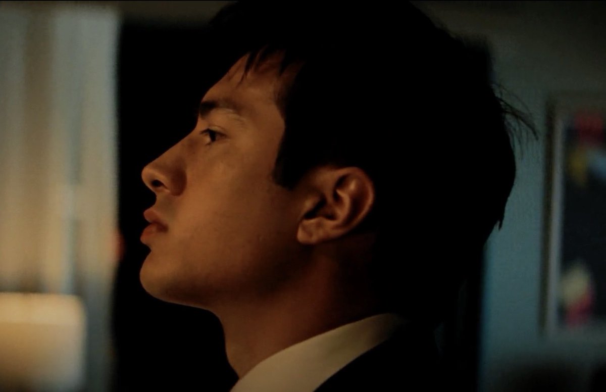 cloudhollanov's tweet photo. critics are raving and calling it the side profile of all time https://t.co/LlXIZsGd3Q