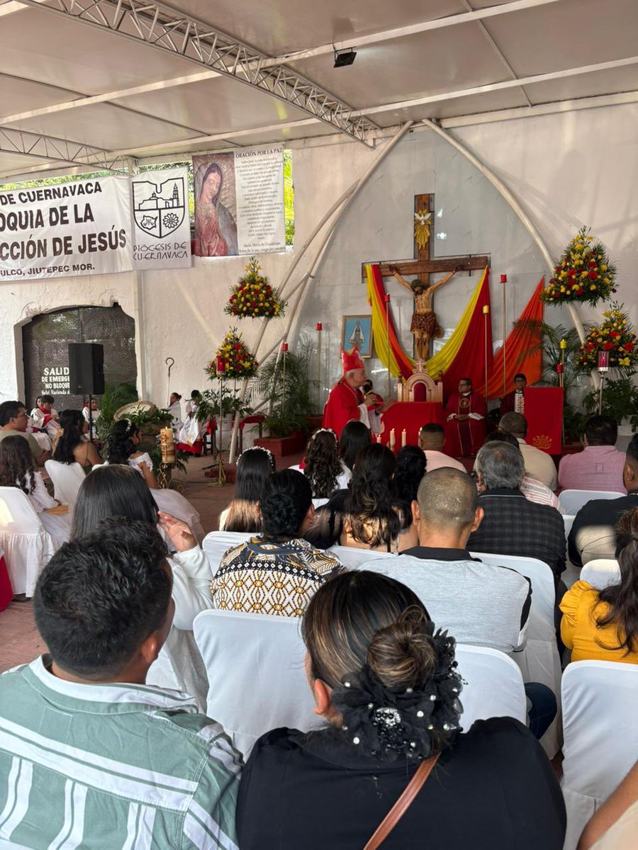 MonsRamonCastro's tweet photo. En la parroquia de la Resurrección de Atlacomulco, Jiutepec hemos vivido una víspera muy propia de Pentecostés celebrando las confirmaciones.
Hemos invocado y transmitido al Paráclito a estos jovencitos pidiéndoles tener cuidado de cultivar en su corazón lo que ha sido sembrado! https://t.co/zCOncjqt6k