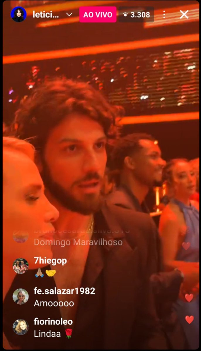 Dihfarcc's tweet photo. Vocês não tem vergonha de ficar fazendo fic não ? Os dois são amigos há muito tempo e já falaram isso .
A Letícia inclusive foi  assistir o Chay na peça dele e nos melhores do ano de 2024 eles tavam perto um do outro. https://t.co/7F5DFSmvXb