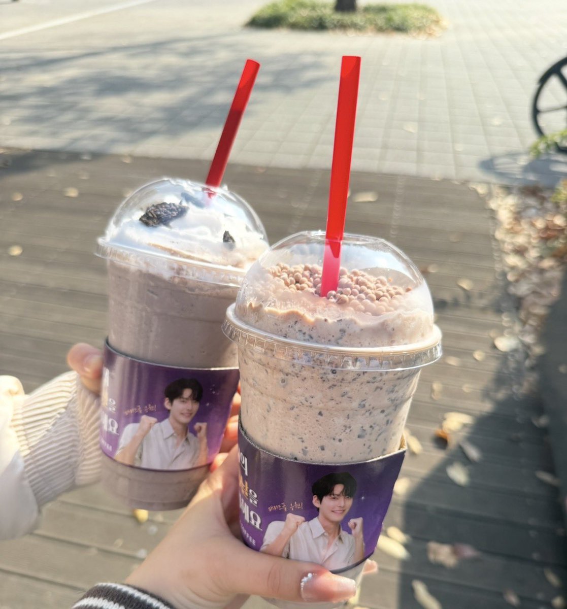 wishkawaiiii's tweet photo. 한국에서 마신 이거 진짜 맛있었는데 가게 이름을 까먹어버렸어ㅜㅜ 다음에 한국 가면 또 마시고 싶은데 혹시 어디 건지 아는 사람 있어? https://t.co/pLl0elCxzi