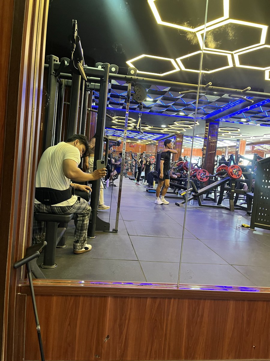 yaa0033's tweet photo. ada yg gym disini kah? https://t.co/v7kDb2NLlu