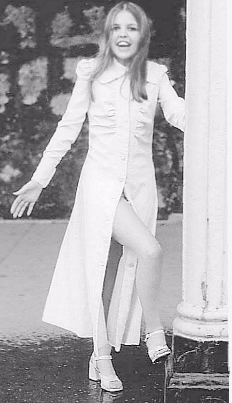 sallythomsett's tweet photo. 🌷Morning my lovelies🌼Hope you had a super sleep🪻baby it's hot outside🌺can't complain as it usually rains on a B/H Sunday🌹we had the air con on yesterday🌻his name is Boris🪭it's his first day this year🪭he was very perky🧜‍♀️Oh to be a mermaid🔮I'd wiggle my tail🐟& flirt with the fish💋wishing you a beautiful day💋all our love & kisses💋Sally, Charlie & our little hot dog Bernie💋XxX💋