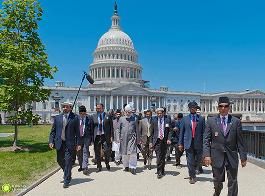 thahirfalcon's tweet photo. At an individual &amp; collective level, on local, national &amp; international platforms, The Caliph, His Holiness Hazrat Mirza Masroor Ahmed (aba) is striving to advise all others of the practical means of establishing #peace, based on the true teachings of Islam.

#KhilafatForPeace https://t.co/T1nNSUrYO6