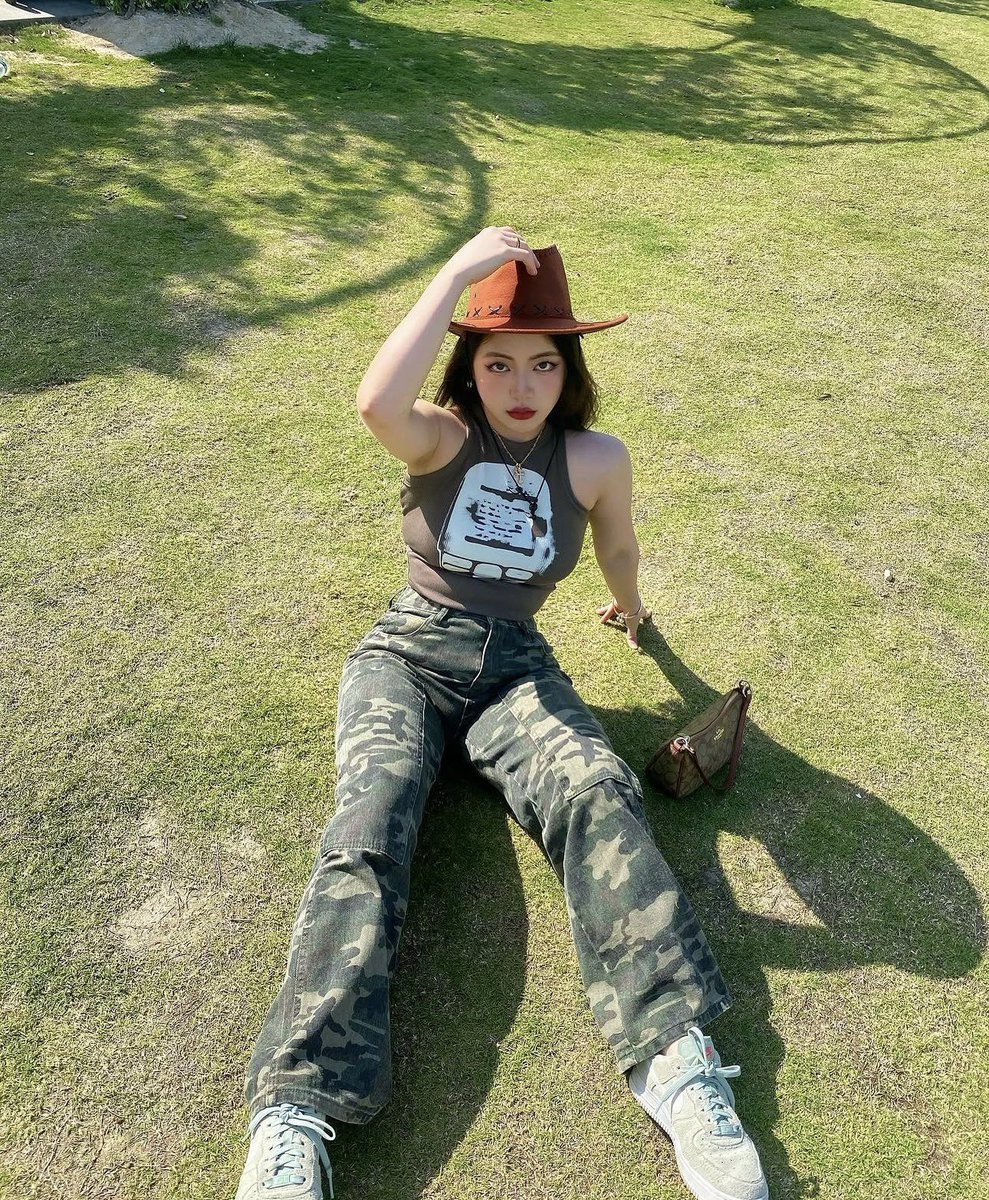 ToplAss_'s tweet photo. love 夏天 #反差 #健身 #女大 #肥臀 https://t.co/naFD2lUGCe