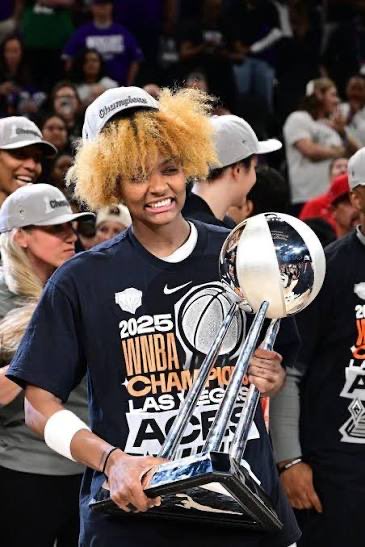 crashoutking1's tweet photo. this might be witch of the WNBA 😂😂😂😂 https://t.co/pHgp9WS6Ty