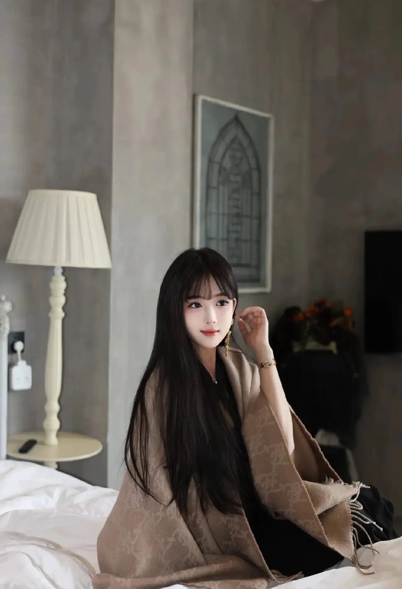 Authchse's tweet photo. Chilly autumn air + warm coffee = perfect weekend vibe! https://t.co/q1O8tQR2Jo