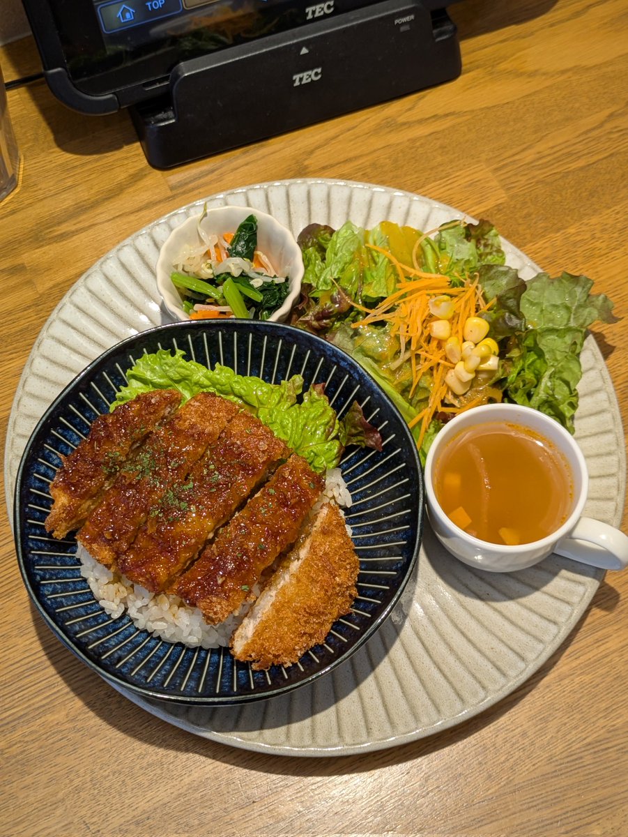 A9yuQQDAPQKHwWd's tweet photo. #KOFS の選べるランチプレート
今日のランチ https://t.co/YrxRulJLTb