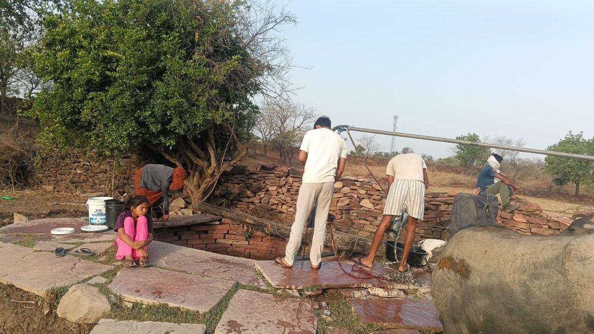 pinkesh93's tweet photo. जिला करौली में पेयजल समस्या का स्थाई समाधान चंबल का पानी ही है इसका और कोई विकल्प नहीं है इसलिए सरकार से निवेदन है कि इस ओर ध्यान दें।
#डांग_मांगे_चंबल_पानी
@BhajanlalBjp 
@Bhajanlalofc 
@bhajanlaljatav 
@KumariDiya 
@ErHansrajMeena 
@DrKirodilalBJP @SureshRawatIN https://t.co/dMpFc1myEv