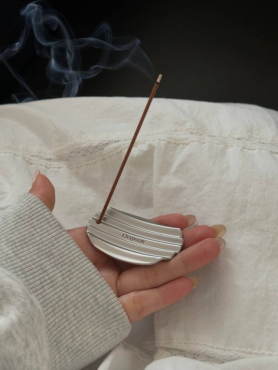 AMARISXOXOX's tweet photo. You don’t have to do a thing—just sit back, breathe in the scent, and let your mind wander. What more could you ask for? https://t.co/8qqhdPDP7g