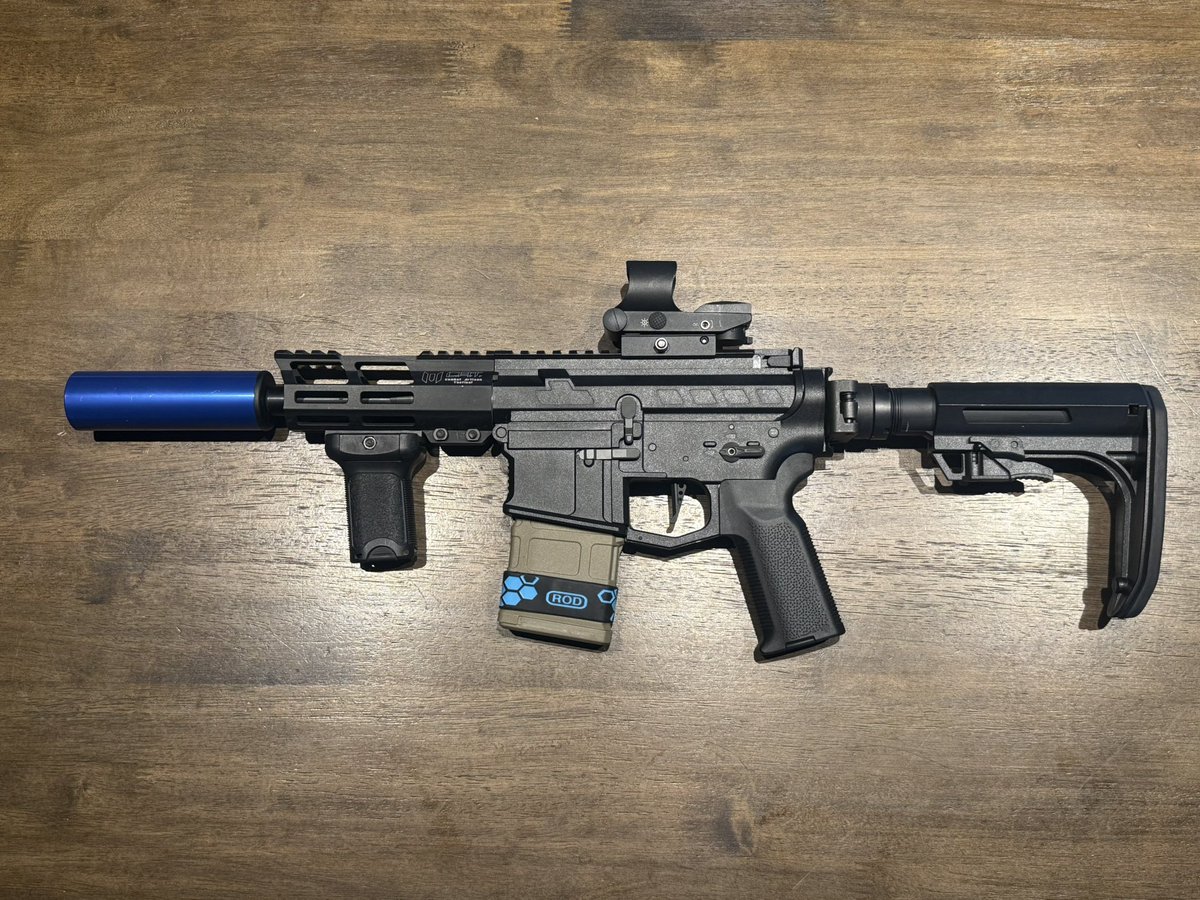 hirashimizubc's tweet photo. 平清水ブートキャンプ

C.A.Tデチューン　トライアル機

ゼロホップ23.88m/s
適正ホップ34.14m/s（最大値）

子供でも持ちやすい様にフォアグリップ
10禁銃は威力が弱く、相手に気が付かれないケースも多いので、ブルカンにより撃たれた感増してみました。

弾道も良く、次回から実践投入してみます。 https://t.co/hXiM4JpU4C
