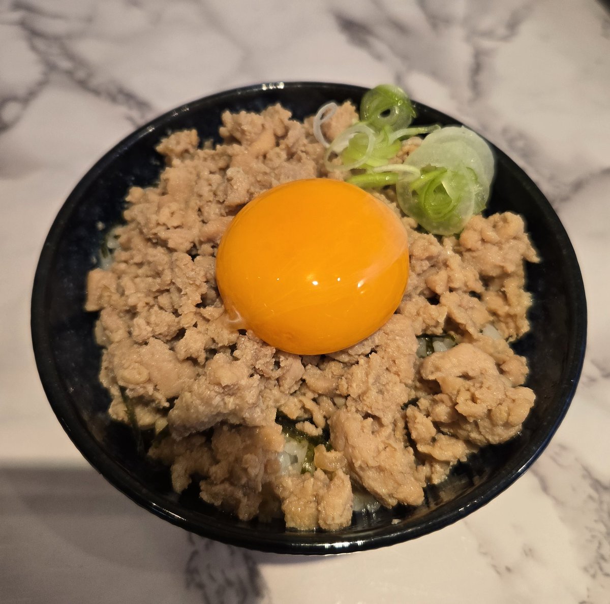 たまごはん① 鶏そぼろ玉子丼です。そぼろと卵黄がよくあって美味しかったです。 #鶏
