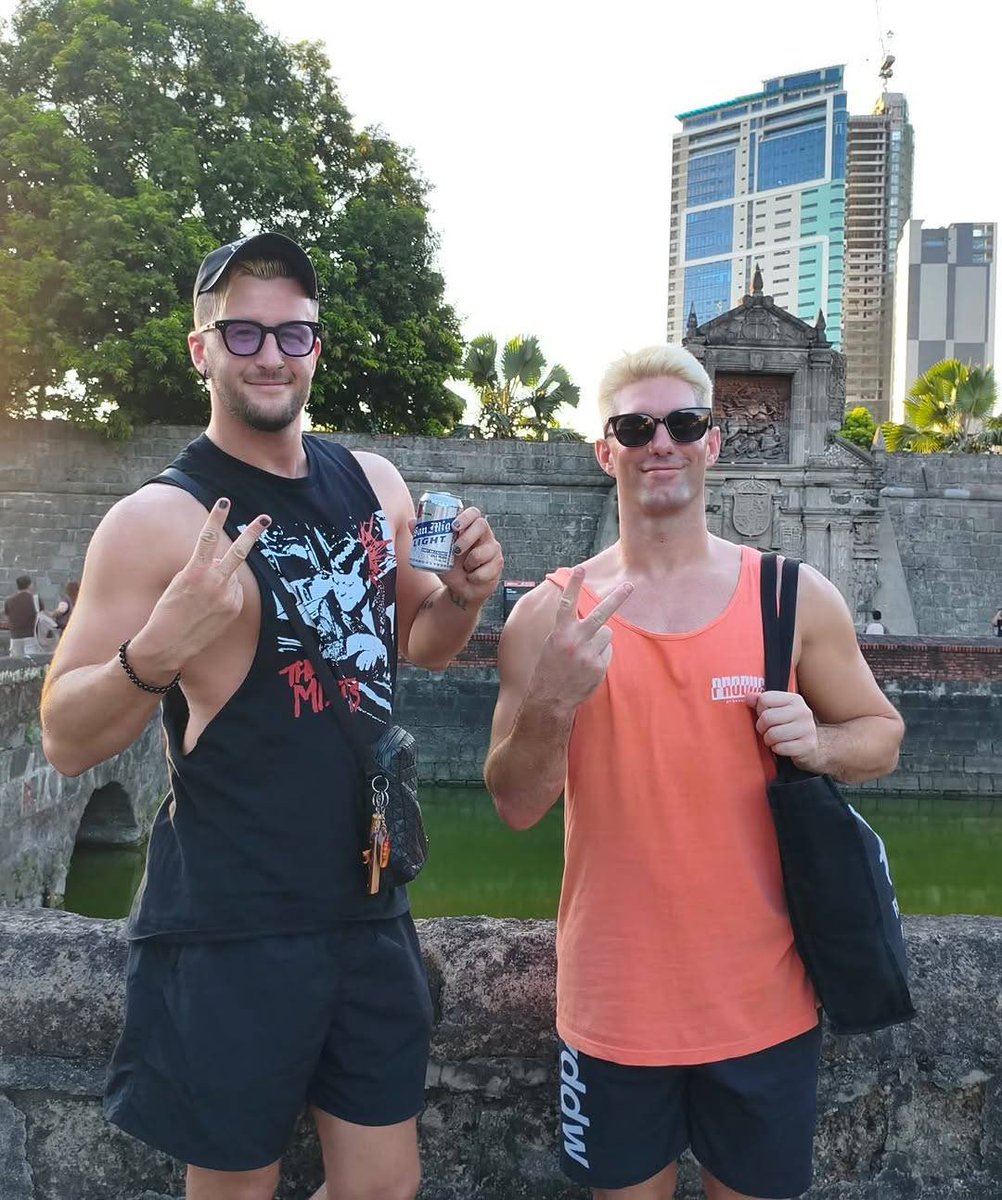 OfTechWizardry's tweet photo. Ladz on tour. https://t.co/js04z5DyX2