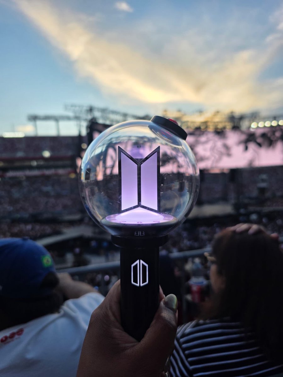 aneesaka18's tweet photo. #BTS_ARİRANG #btslasvegas #trini #btstour2026 https://t.co/7uwTnhBYcw