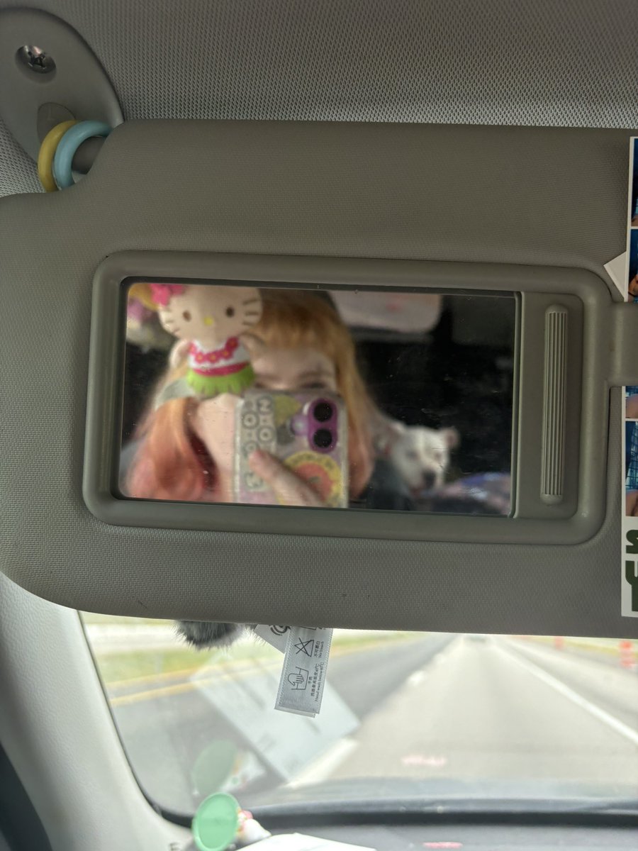 mingis gf tweet media