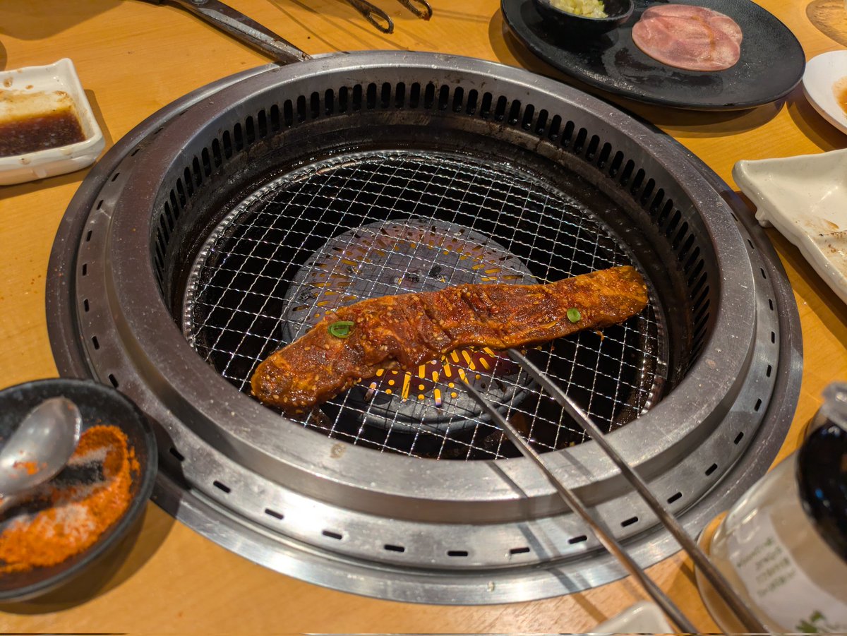ナガン tweet media