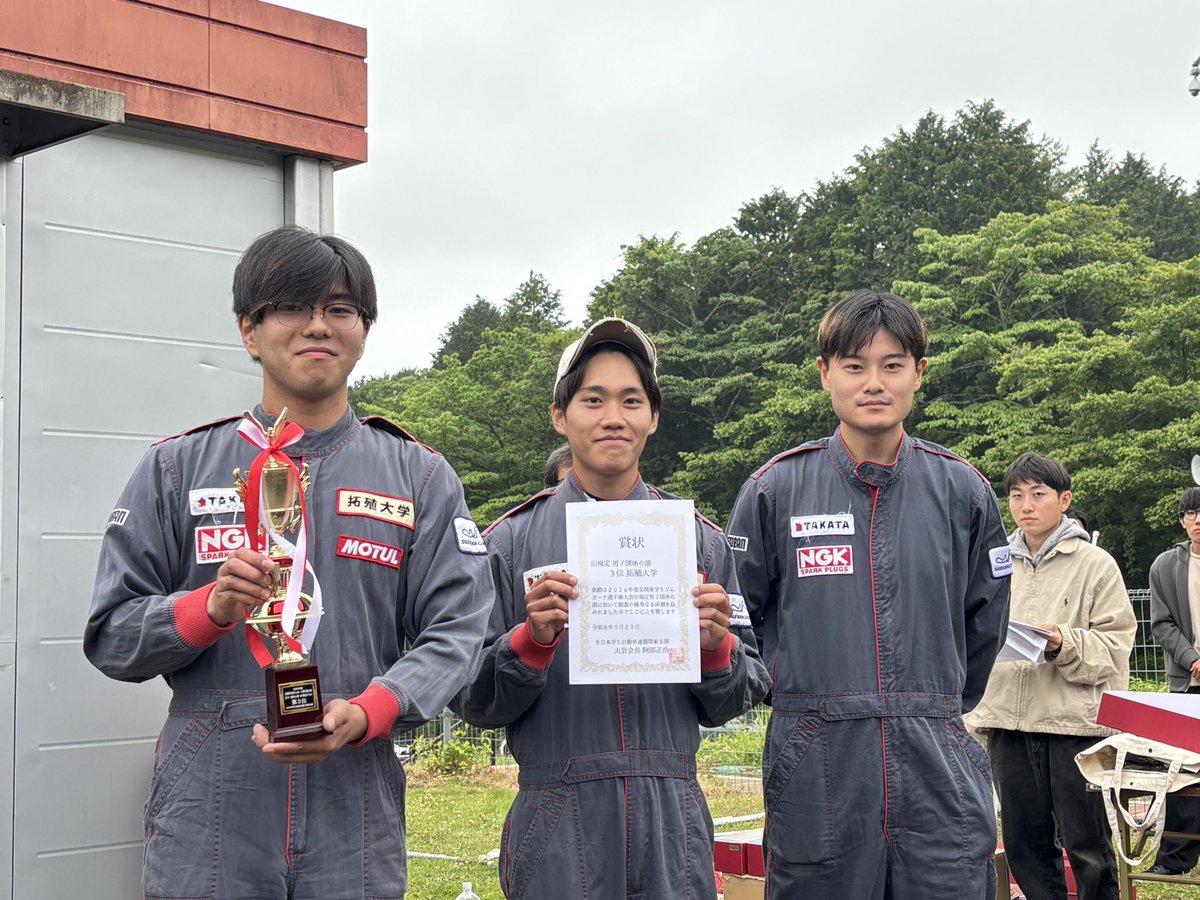 tuac120's tweet photo. 全関東学生ジムカーナの結果報告です！
団体  🥉3位
個人   4位(上村) 7位(岩淵) 11位(折笠)

個人、団体の両方で入賞という素晴らしい結果を残してくれました
応援してくださったスポンサー、OBの皆様本当にありがとうございました
 #学生ジムカーナ  #拓殖大学自動車部  #拓殖大学   #タイヤガーデン https://t.co/xDf7hvHcPr
