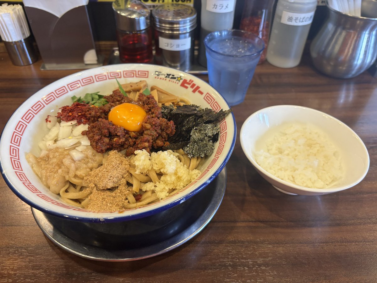 goose3411's tweet photo. ラーメンビリー泉学院前店で限定麺、背徳の台湾まぜそばＤＸ、1200円。300g、追い飯無料。
ビリーらしいまぜそばでうまい！後半飽きてくるけど、卓上調味料で味変。追い飯で完食！脂と魚粉がいい仕事してました。
ごちそうさまでした❗️ https://t.co/Lj4d7xwWHM