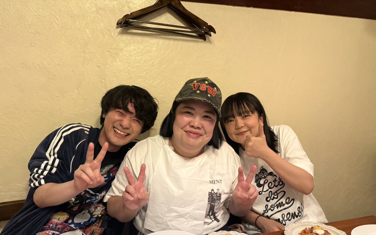 inadamiki's tweet photo. 昨日は全国ツアー初日ルミネ❣️単独そしてタンクトップキッチン来てくださったみなさんありがとうございます💐
キッチンゲストはイワクラちゃんと蓮見くん、終わってからもモリモリ食べてて可愛い😂みにきてくださった櫻坂46のみなさん顔小っ❤️‍🔥
これから四方八方巡ります〜〜

https://t.co/U5kiv2aYw4 https://t.co/TkUi1OffTN