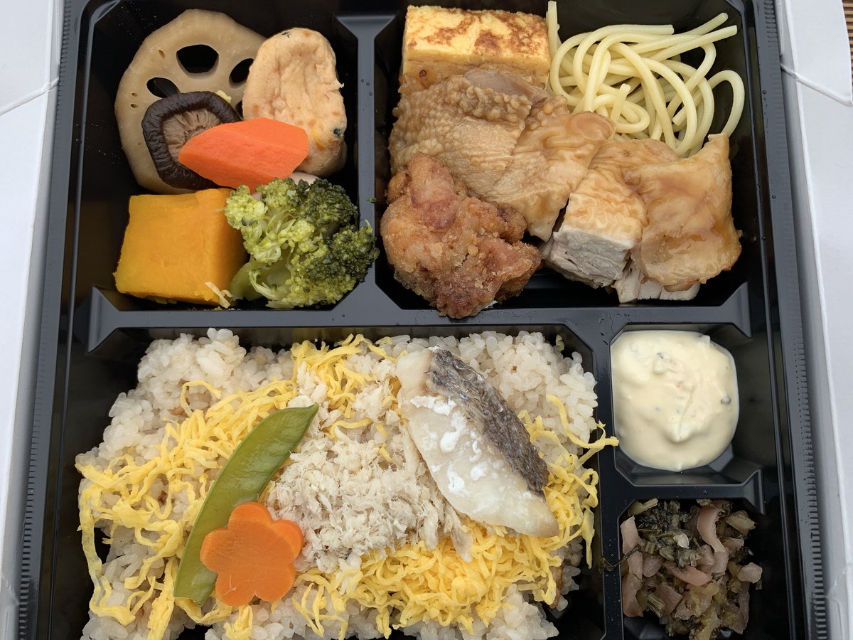 ItZ3a's tweet photo. 球弁の西口文也の鯛めし弁当。鯛も良いですがチキンが存在感あり食べ���えありました。事前注文で100円引の1900円。パッケージデザインの現役時代の投手西口が凛々しい。 https://t.co/XWbTo8mbzt