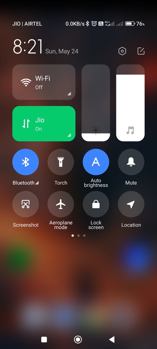 TrueBanker3642's tweet photo. @airtelindia I am sharing ur telecom signal situation in Narayanapuram village,adoni mandal, KURNOOL district ,one signal tower(which was built 12-15yrs back only for airtel and idea) is also there in my village .I am sitting in my home only 500m distance from tower https://t.co/K0OaI6wheH