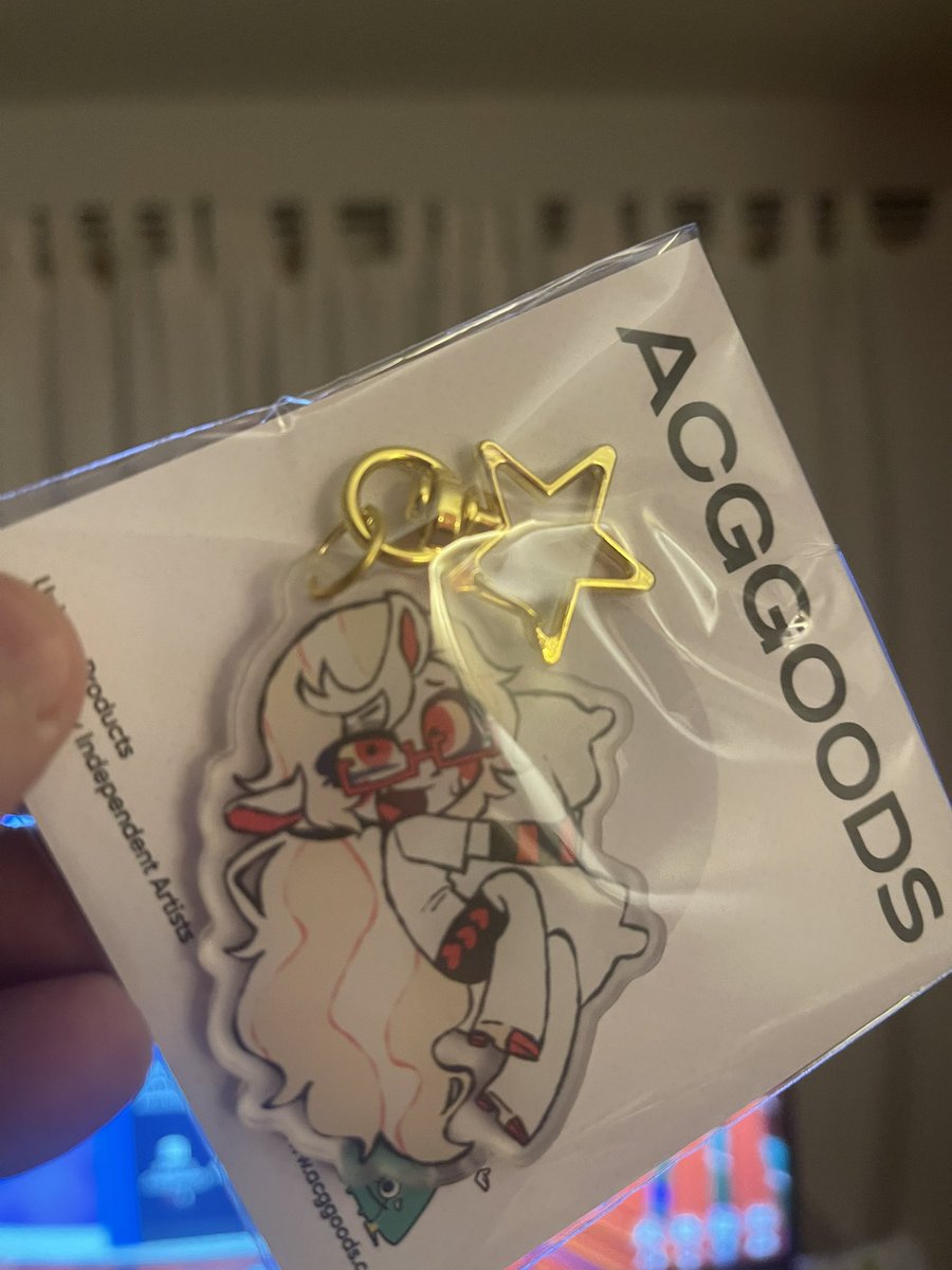 CinnamowlRoll's tweet photo. Finally got my #ShutInHotel keychain from @pervertedf_ggot. https://t.co/w5PyA2hHTb