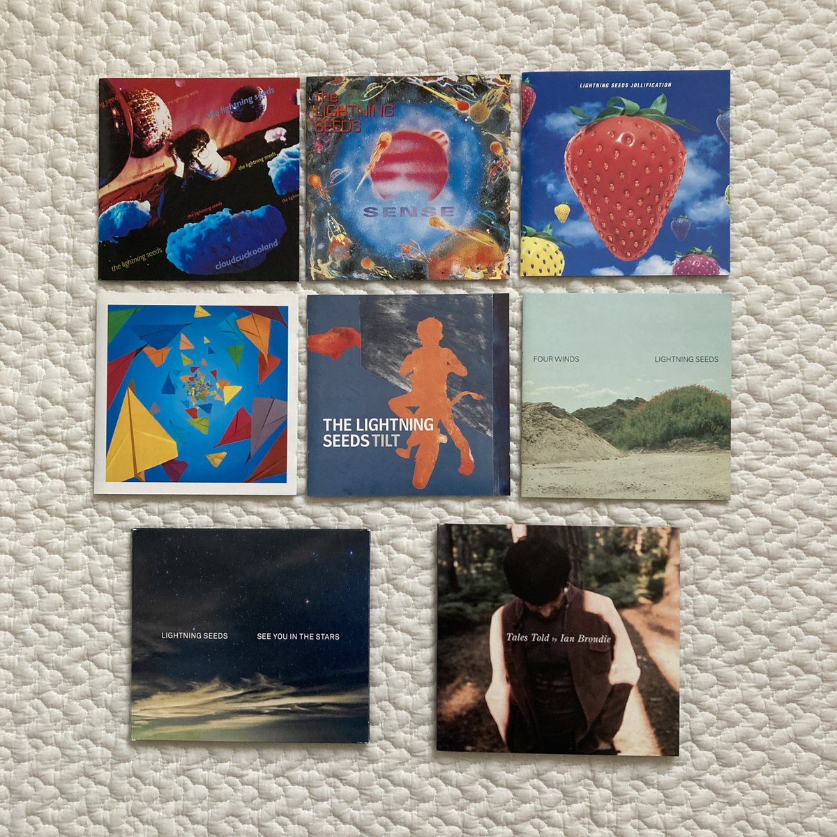 muselection's tweet photo. Lightning Seedsの全アルバムを振り返りIan Broudieの表現変遷をたどる！
🟨
Cloudcuckooland（1990）
Sense（1992）
Jollification（1994）
Dizzy Heights（1996）
Tilt（1999）
Ian Broudie – Tales Told（2004���※solo
Four Winds（2009）
See You In The Stars（2022）
🟨
https://t.co/ZGltdOwko2 https://t.co/nXK7HHlBwy