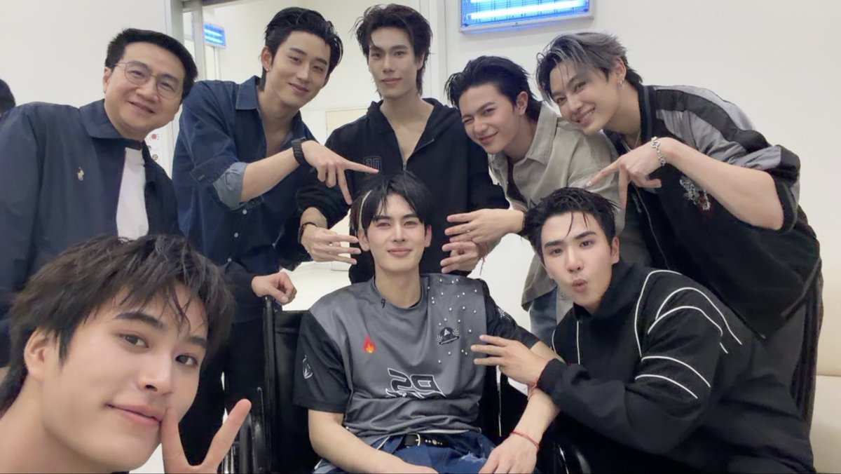 Psanta_Teddy's tweet photo. @perthppe ခုလိုလေမြင်မှစိတ်အေးသွားတော့တယ်မြန်"သက်သာပါစေကလေးရေ
#LOLFanFest2026D
#Santa https://t.co/M9HyB3sOcE