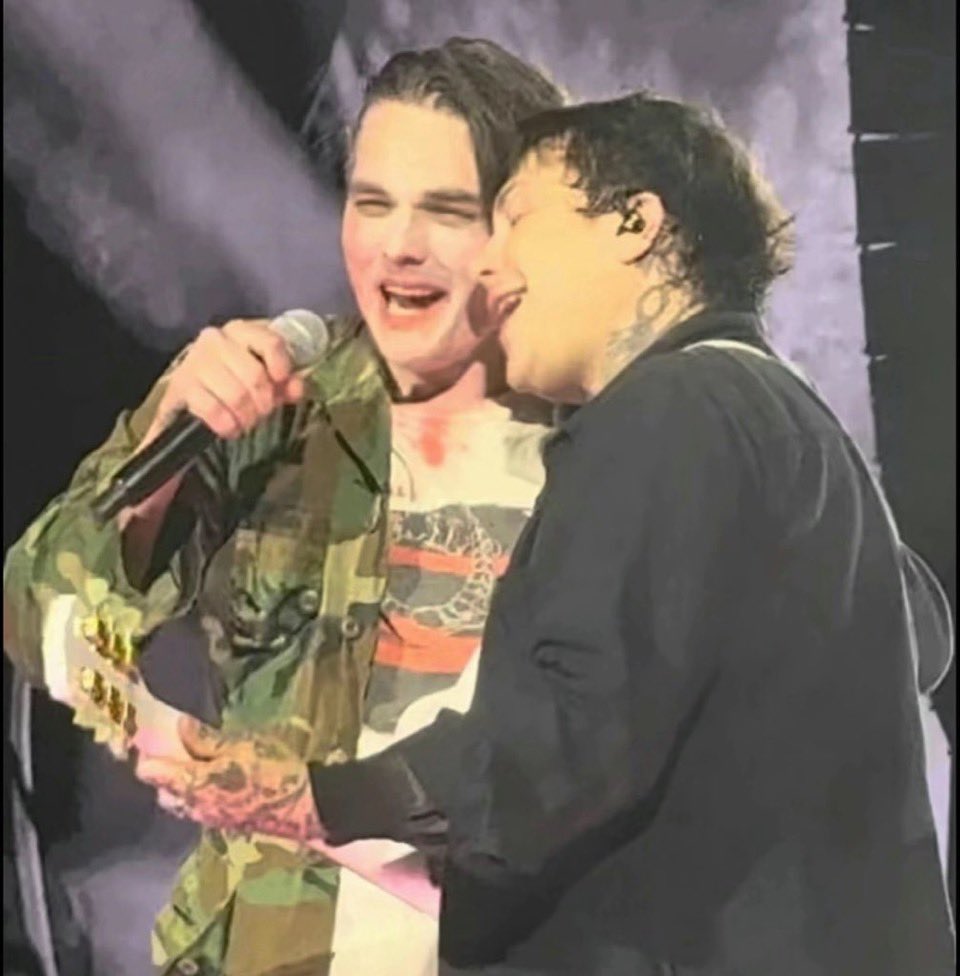 hourly frerard tweet media