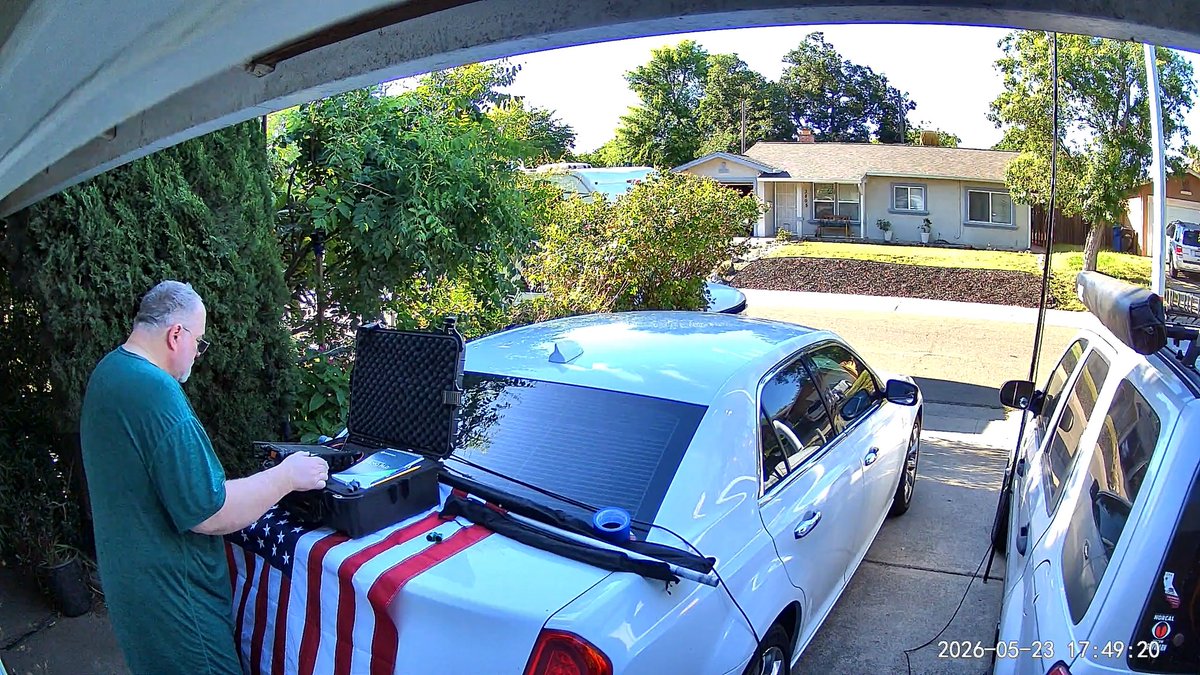 KA6PDY's tweet photo. Trying out a home made mast for an EnFed Antenna. It’s one of the 18foot fiberglass flag poles that you see with the flags for advertising in front of Buisnesses. Didn’t hear much but, it worked!  NOTE: it’s not the streetlight 😂 https://t.co/erx4IA1ARD