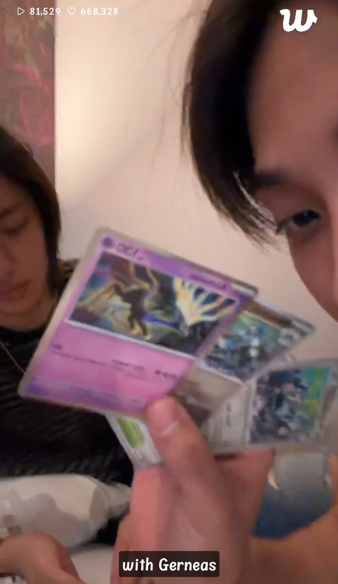 bangeryul's tweet photo. never in my life as a kpop stan, I've seen idols promoting their comeback with pokemon photocard 😃🤣🤣
#롱샷 #LNGSHOT https://t.co/boOW7D0DaG