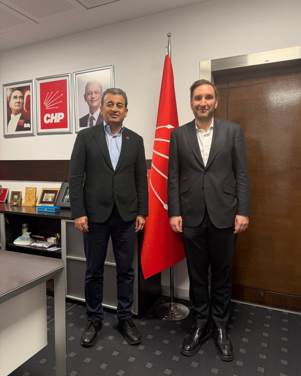 bilalbilici01's tweet photo. Genel merkezimizde milletimiz, demokrasimiz, partimiz için nöbete devam.

@eczburhan 
@yavuzyilmazd 
@RizvanogluEvrim https://t.co/ZVmtyiihbn