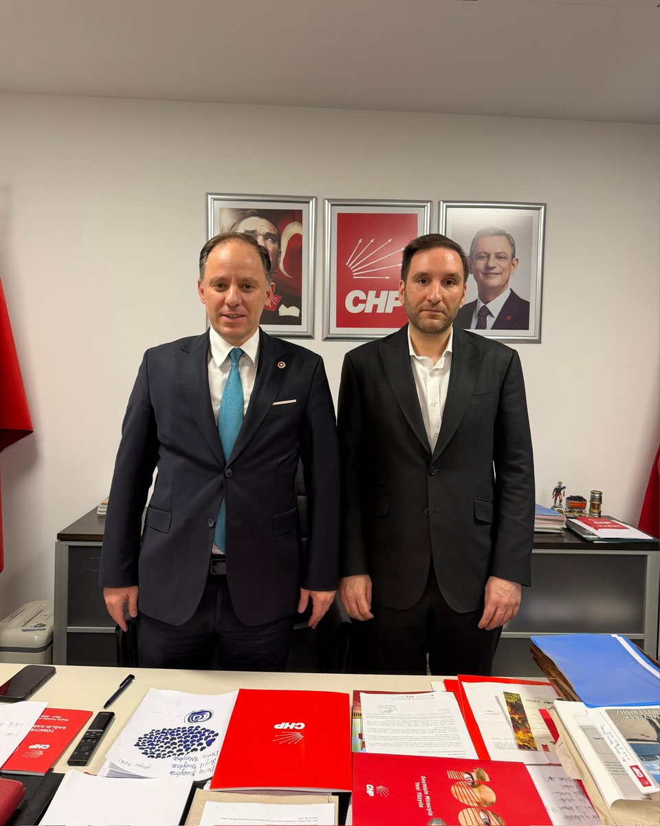 bilalbilici01's tweet photo. Genel merkezimizde milletimiz, demokrasimiz, partimiz için nöbete devam.

@eczburhan 
@yavuzyilmazd 
@RizvanogluEvrim https://t.co/ZVmtyiihbn