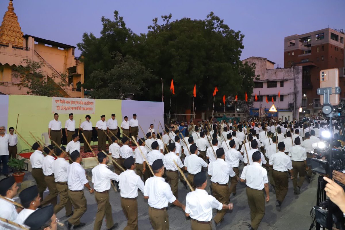rajeshpadmar's tweet photo. Nagpur: Spectacular Path Sanchalan by 880 Shiksharthis from various places of Bharat at the RSS National Level anuual 25-day Cadre Training Camp KARYAKARTA VIKAS VARG-Dwiteeya (Samanya) at Nagpur. https://t.co/xsxWBdpbfv