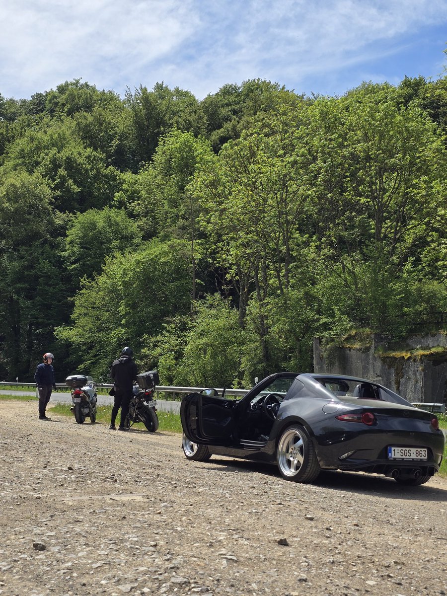 12hpbsite's tweet photo. road trip jusqu'au nurb hier https://t.co/3gnuEUTY72