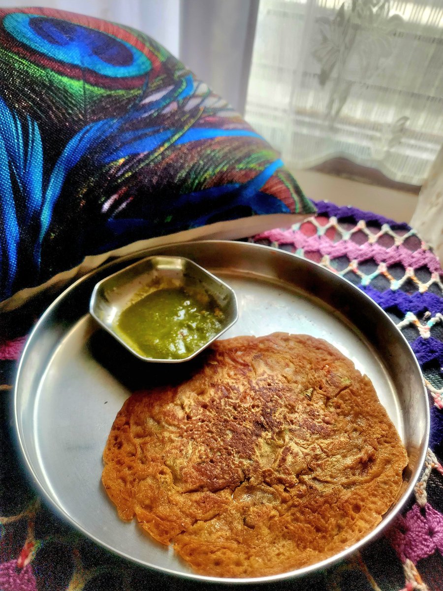 Vadhei's tweet photo. #theme_pic_India_foodies 

Sattu chilla ...dhaniya-pudhina chutney https://t.co/Qst997glmj