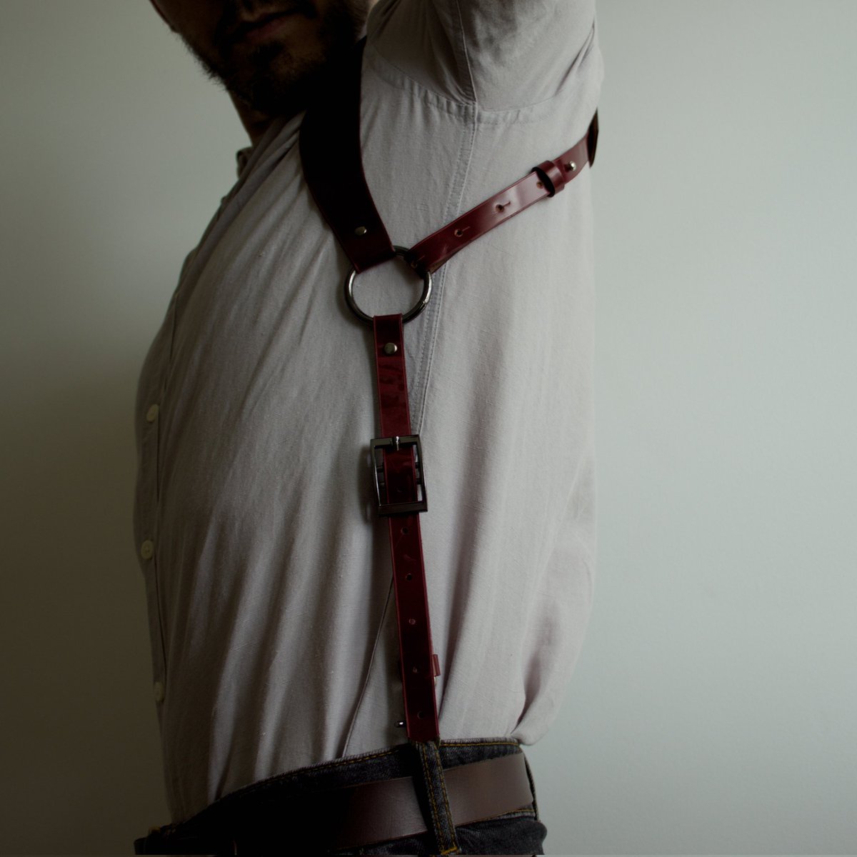 gilaadey's tweet photo. Pour aller en soirée remonter les bretelles.
Elles restent discrètes si nécessaire.

#cuir #harnais #turtleskin #leather #harness https://t.co/4QcjyDSEor
