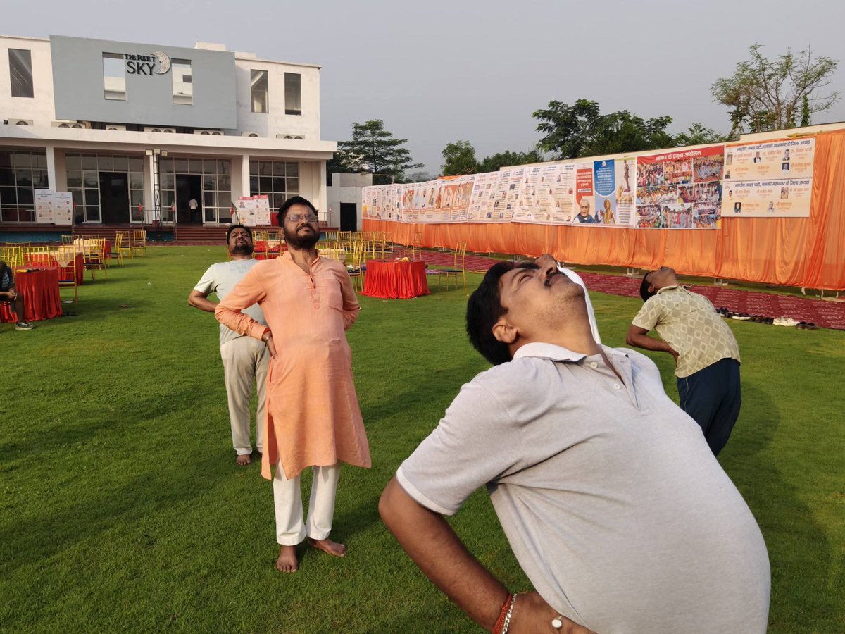 RUPESHKUMARBJP's tweet photo. दो दिवसीय पंडित दीनदयाल प्रशिक्षण वर्ग मे आज प्रातः शाखा मे हम सभी 

#RupeshKumar #rupeshsinha #rupeshkumarbjp #rupeshsinhabjp #dhanbad #jharkhand 

#प्रशिक्षण_महाअभियान 

@AdityaPdSahu @yourBabulal @bjpkarmveer https://t.co/hTkB2QYy9G