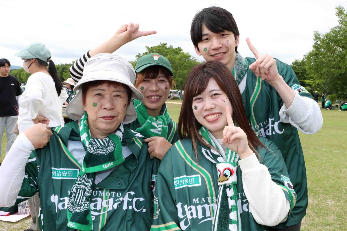 yamagafc's tweet photo. 【5/24🆚福島】
#サンプロアルウィン にご来場のサポーター🟢
共闘よろしくお願いします🔥

🆚福島ユナイテッドFC
🕑14:00Kickoff
🏟サンアル
📺DAZN／長野朝日放送

👉試合情報はこちら
https://t.co/8yCRrcDxIy

#yamaga 
#jleague
#松本福島
#onesoul
#サイコウ https://t.co/OWdX3cZBXr