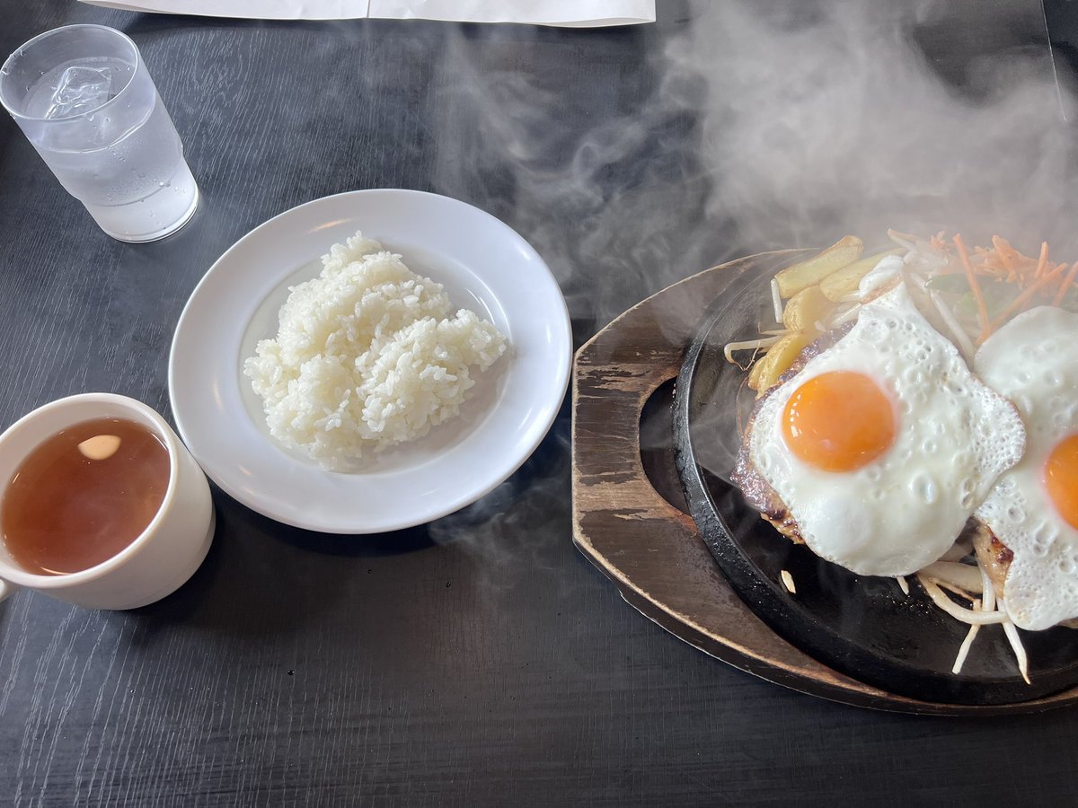 おしGOD終わって！ 肉のはせがわで！昼飯 ハンバーグに目玉焼き