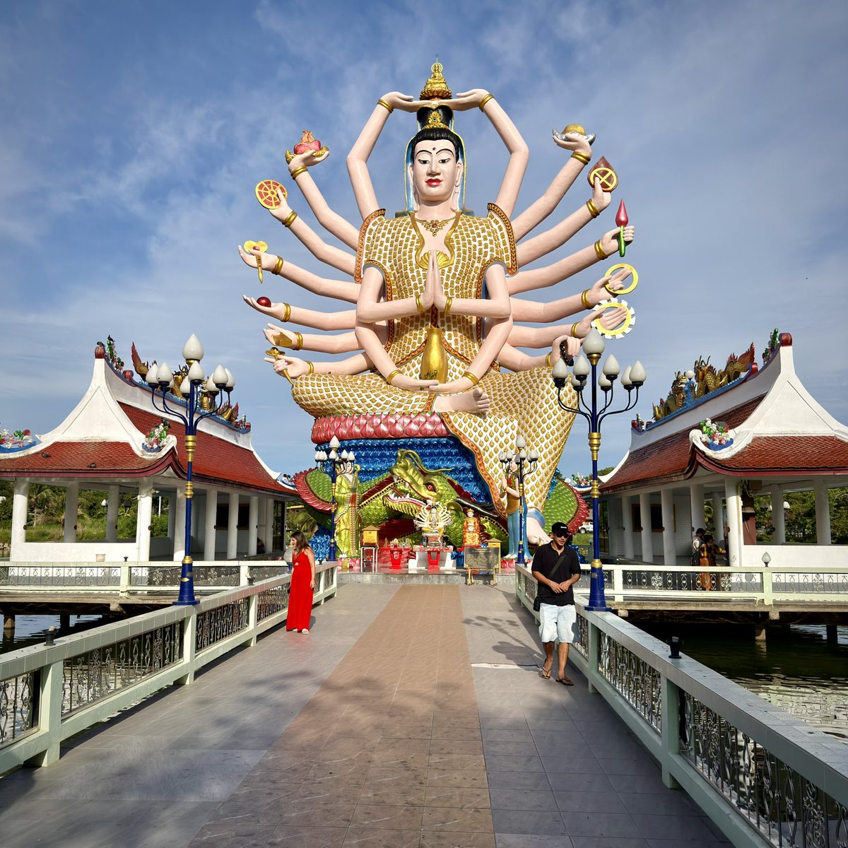 ChrisMannolini's tweet photo. Wat Plai Laem on #KoSamui, #Thailand. It’s near the Big Buddha (Wat Phra Yai) and the airport. 
#shotoniphone https://t.co/xbjLF0kxfS