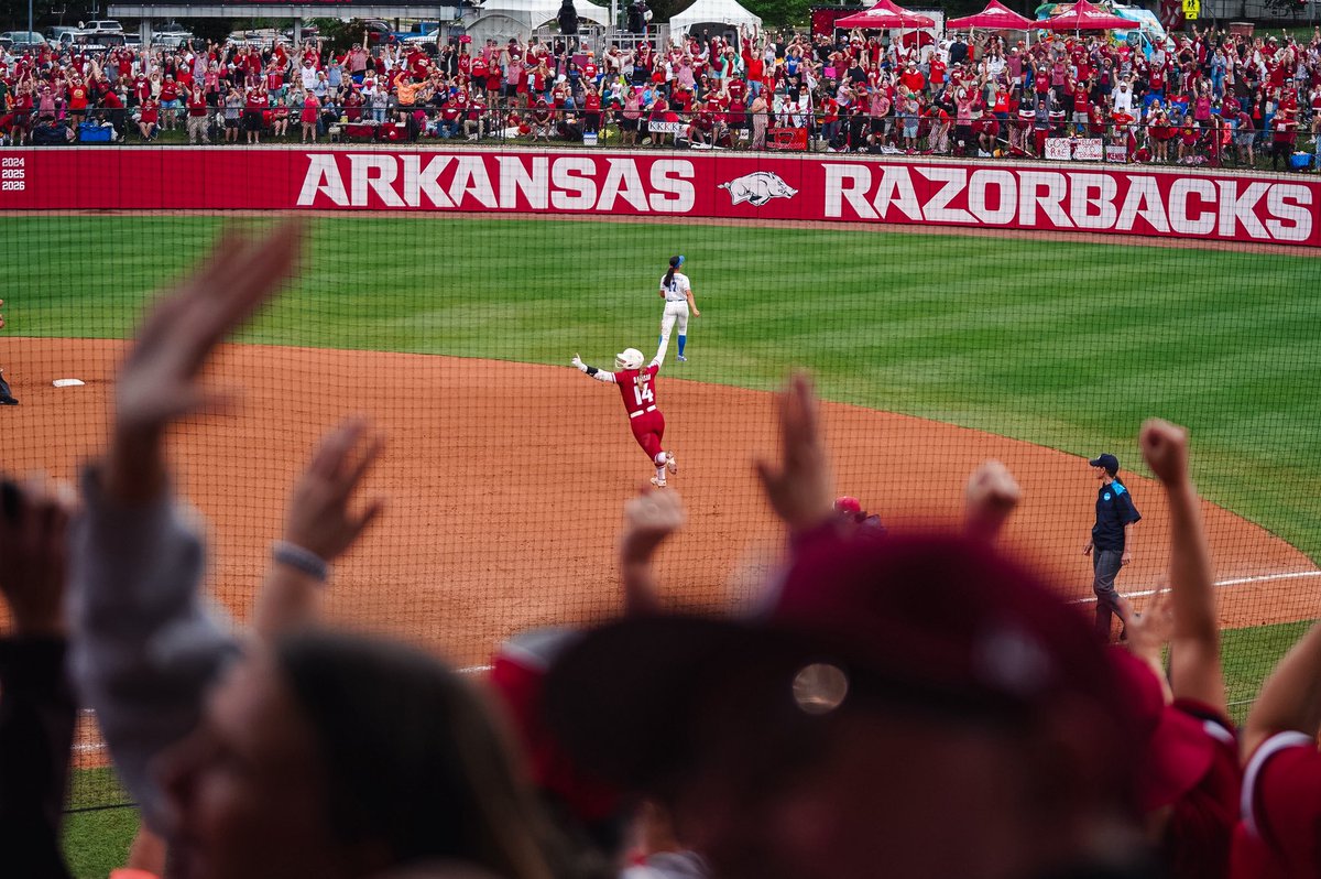 Arkansas Softball tweet media