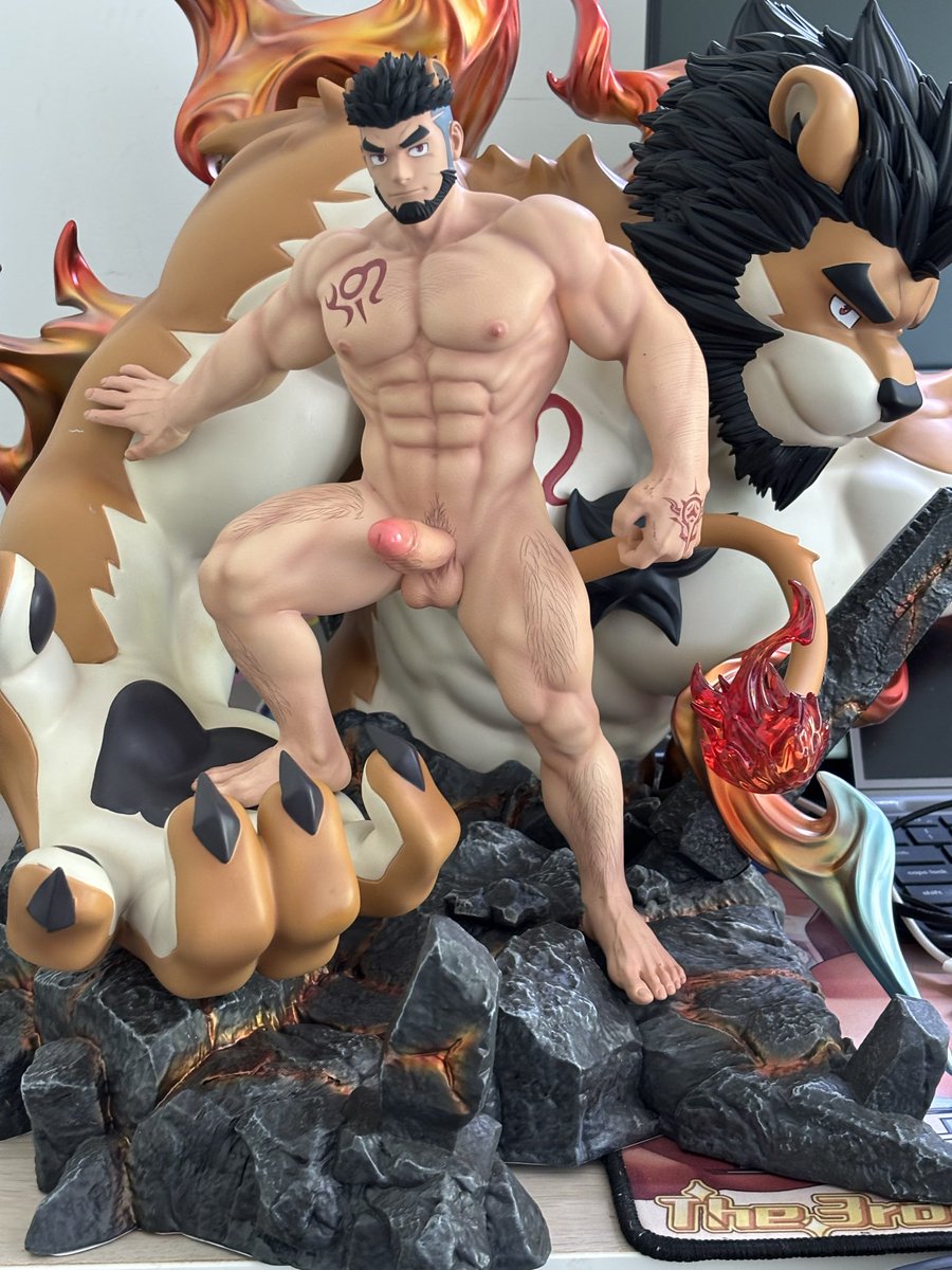 tooboshoo's tweet photo. The quality of this figure is absolutely incredible! The size and weight... definitely didn’t disappoint!! Looks like I’m gonna need a bigger computer desk. A perfect May gift. ❤️#alcander https://t.co/x7xkKgIwHx
