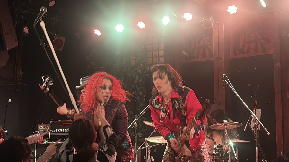tkhs44's tweet photo. やっと2度目バリウムピルズ✨めちゃよかったし、特別編成ツインギターのドスマムシもかっこよかった〜✨　鮫肌尻子もまた絶対見たい！　昨日はとにかく豊作のLIVEでしたな〜❤️ https://t.co/gRBkkvJFpu
