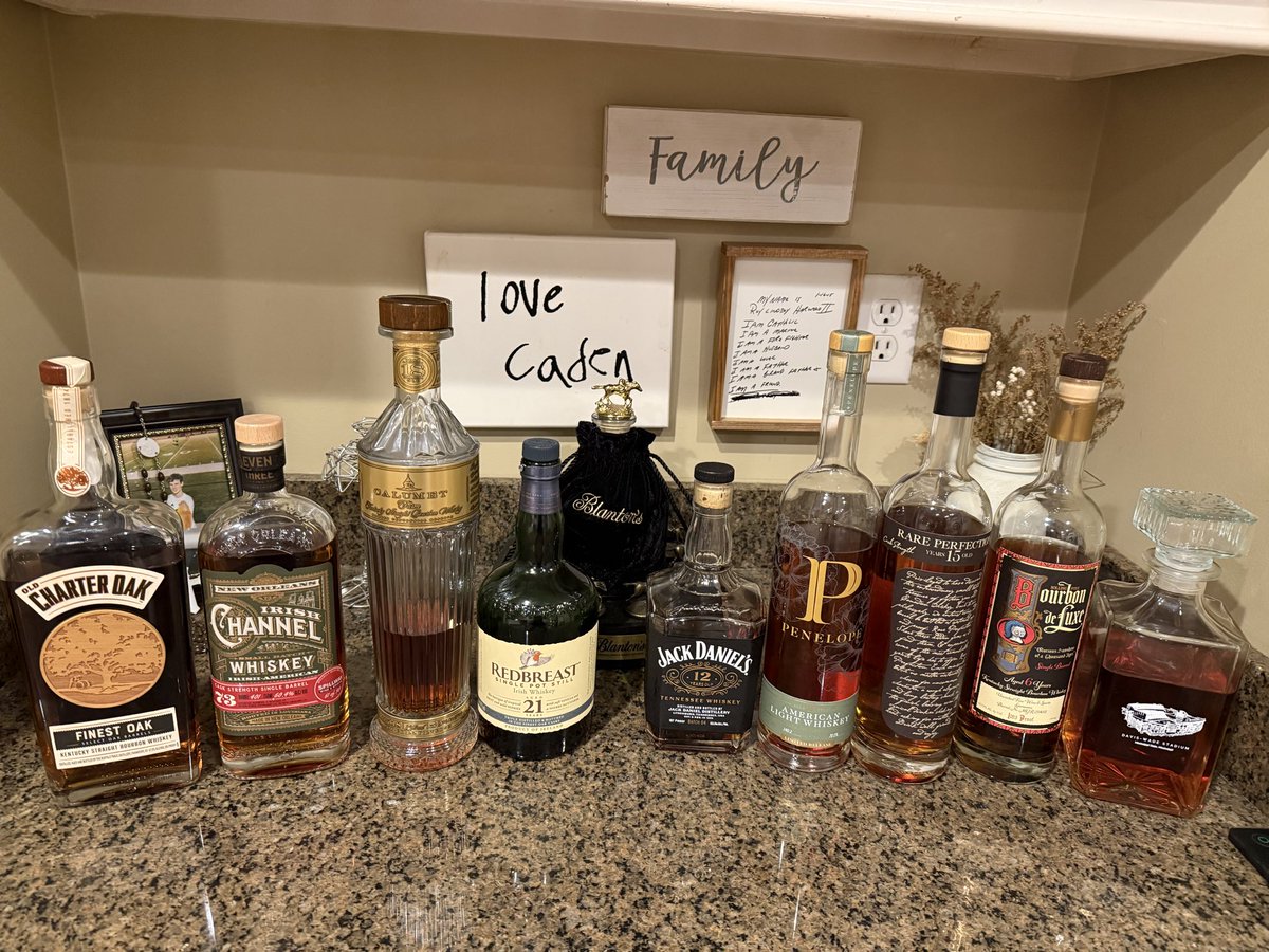 SouthMsDog's tweet photo. Tonight’s 50th Bday Tasting. @read_kelly1 @will_i_am_0002 @FrodoHogans @jrenfroe26 @georgiastovall https://t.co/JzE5xQ81i6