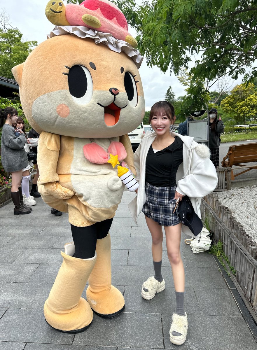 みぃたん 昨日ちぃたん⭐︎と、脚の細さ対決した‼️ ちぃたん⭐︎の脚、たくまし