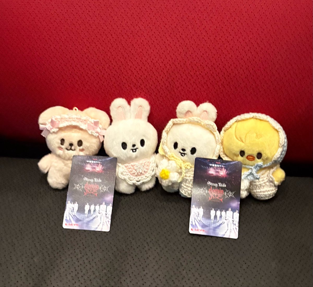 nit17022's tweet photo. レモンちゃんと4DX観てきた🎶
メンバー1人1人のコメントが良すぎて感動したし更にスキズの事が大好きになった💕
特典も2人ともリノさんの交換出来てハッピ〜🐰🤍 https://t.co/T9ruIdd1HH