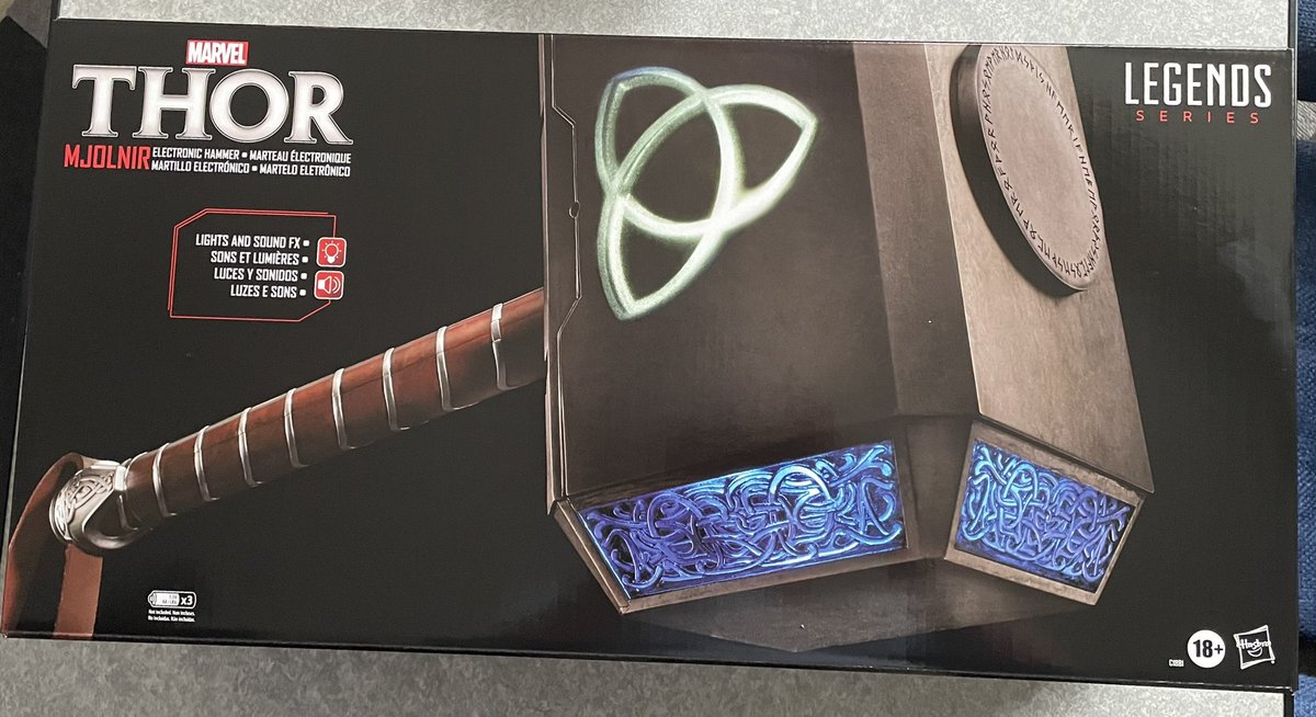 友達から誕生日プレゼントが届いた。 これで俺も王という訳ですな