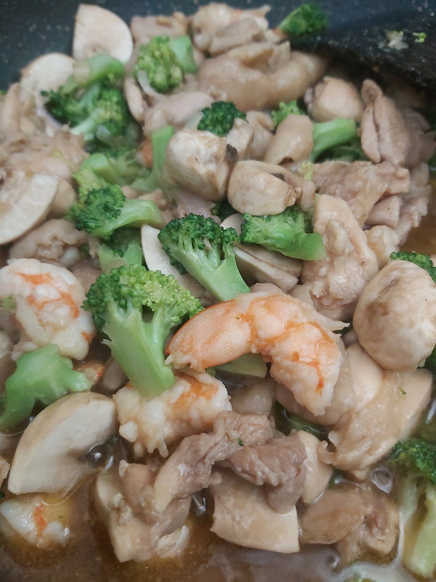 vodkahoppus's tweet photo. cah ayam udang brocoli...
#yeaks #cookingistherapy #yummy https://t.co/d23P3zZytE