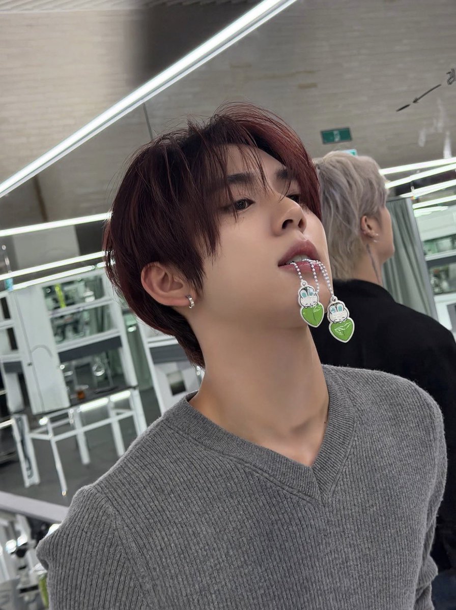 han yujin pics tweet media
