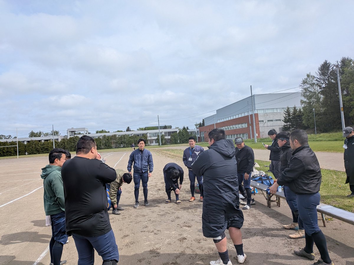 KRMSEagles's tweet photo. 本日は強風のなか春のオープン戦がありました。
スコアは倒れますが見事勝利することができました。次の試合は来月の21日です。応援よろしくお願いします。
#アメフト
#アメリカンフットボール
#北海道アメフト
#社会人アメフト https://t.co/lKPO0rdnI8